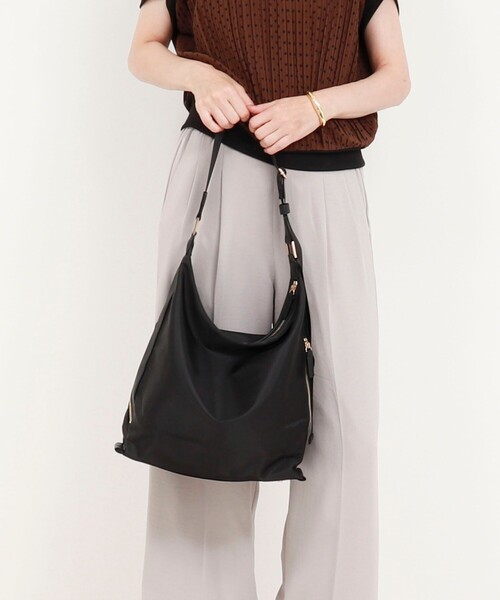 MICO COULIER（ミコクリエ）の「ナイロンワンショルダーバッグ（ショルダーバッグ・レディース・ブラック/グレイッシュベージュ・FREE）」の4枚目の写真