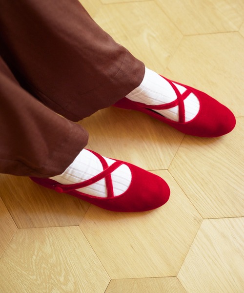 Launa lea ballet（ラウナレア バレエ）の「クロスストラップバレエシューズ(B1614A)（バレエシューズ・レディース・ブラック/レッド/ダークグリーン・23.5cm/22.5cm/22.0cm/25.0cm/24.0cm/23.0cm/24.5cm/25.5cm）」の3枚目の写真