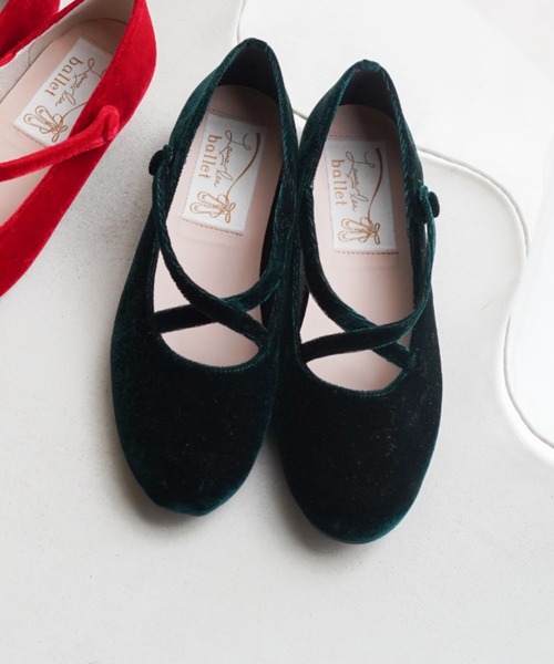 Launa lea ballet（ラウナレア バレエ）の「クロスストラップバレエシューズ(B1614A)（バレエシューズ・レディース・ブラック/レッド/ダークグリーン・23.5cm/22.5cm/22.0cm/25.0cm/24.0cm/23.0cm/24.5cm/25.5cm）」の2枚目の写真