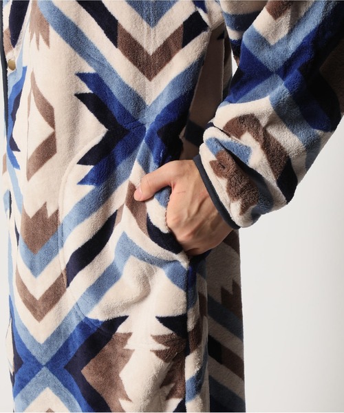 ARCADE（アーケード）の「着る毛布 総柄フリース ルームウェア ガウンパーカー（ガウン/バスローブ・メンズ・ベージュ/ブルー・LL/M/L）」の6枚目の写真