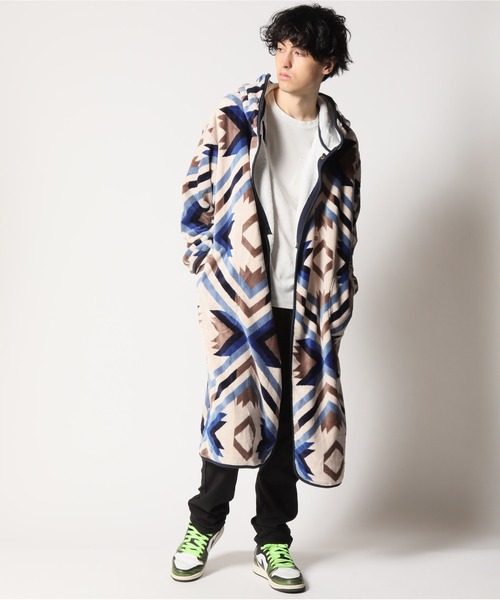 ARCADE（アーケード）の「着る毛布 総柄フリース ルームウェア ガウンパーカー（ガウン/バスローブ・メンズ・ベージュ/ブルー・LL/M/L）」の4枚目の写真