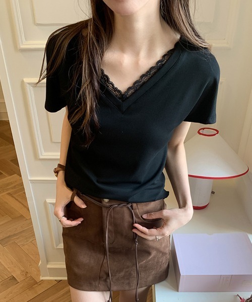 Miniministore(ミニミニストア)の「VネックTシャツ春夏 半袖トップス韓国風(Tシャツ/カットソー・レディース・ホワイト/ブラック・FREE)」の1枚目の写真