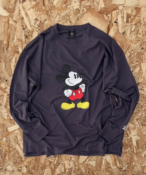 Disney（ディズニー）の「【Disney/ディズニー】　MICKEY　ミッキーマウス　　オーバーサイズ　半袖Tシャツ（スウェット・メンズ・グレー系その他/オフホワイト/杢グレー/チャコールグレー/ダークグリーン/ホワイト系その他2/ホワイト系その他/ベージュ系その他/ホワイト系その他3/オレンジ/ベージュ/ネイビー/グレー系その他2/グレー系その他3/グレー系その他4/グリーン系その他・M/L/XL）」の6枚目の写真