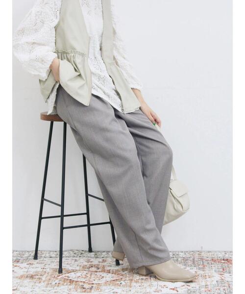 Samansa Mos2 blue（サマンサモスモスブルー）の「タックイージーパンツ（その他パンツ・レディース・チャコールグレー/ブラウン/グレー・F）」の3枚目の写真