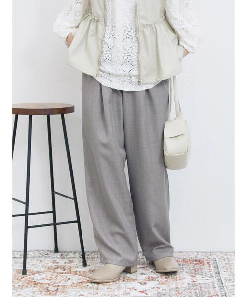 Samansa Mos2 blue（サマンサモスモスブルー）の「タックイージーパンツ（その他パンツ・レディース・チャコールグレー/ブラウン/グレー・F）」の4枚目の写真