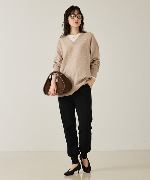 qualite(カリテ)の「【ウール100%】ウールVネックプルオーバー/秋服/冬服/ニット/チクチクしない/ハイゲージニット(ニット/セーター・レディース・ベージュ/ブラック/ブルー・フリー)」の4枚目の写真