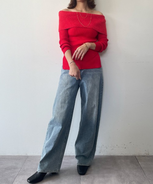 Ampirula(アンピルーラ)の「オフショルダーニットプルオーバー ニット 長袖 トップス 秋冬 きれいめ 秋 秋服 オフショルダー(ニット/セーター・レディース・レッド/ブラック/アイボリー・FREE)」の4枚目の写真