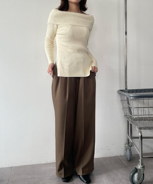 Ampirula(アンピルーラ)の「オフショルダーニットプルオーバー ニット 長袖 トップス 秋冬 きれいめ 秋 秋服 オフショルダー(ニット/セーター・レディース・レッド/ブラック/アイボリー・FREE)」の7枚目の写真
