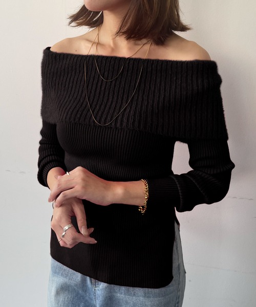 Ampirula(アンピルーラ)の「オフショルダーニットプルオーバー ニット 長袖 トップス 秋冬 きれいめ 秋 秋服 オフショルダー(ニット/セーター・レディース・レッド/ブラック/アイボリー・FREE)」の11枚目の写真