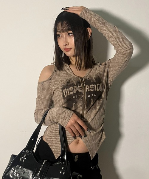 .KOM(ドットコム)の「A'GEM/9 × .kom 『.KOM/ドットケーオーエム』 Cut-Out Shoulder Rib Knit Top/カットアウトショルダー リブニットトップス(その他トップス・レディース・ベージュ/グレー・S)」の1枚目の写真