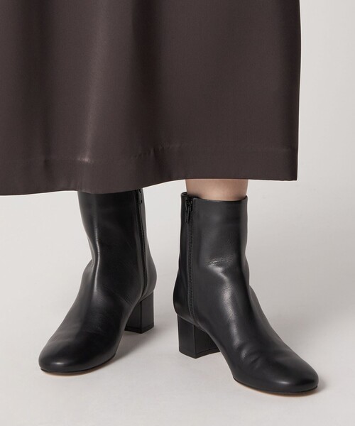 ODETTE E ODILE（オデットエオディール）の「ラウンドトゥ ショートブーツ50↑（ブーツ・レディース・ブラック/ライトグレー・22cm/22.5cm/23cm/23.5cm/24cm/24.5cm/25cm）」の4枚目の写真