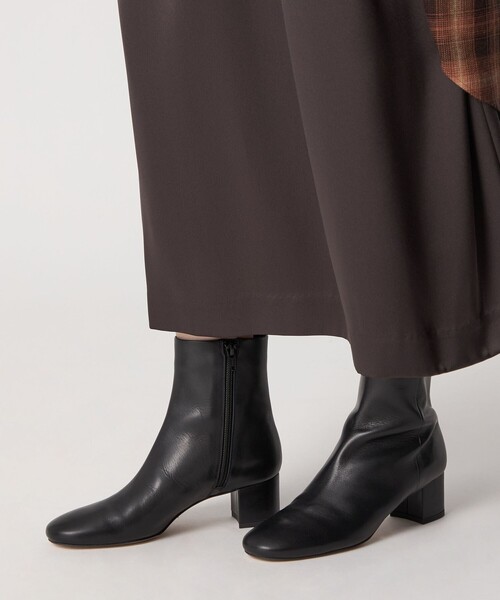 ODETTE E ODILE（オデットエオディール）の「ラウンドトゥ ショートブーツ50↑（ブーツ・レディース・ブラック/ライトグレー・22cm/22.5cm/23cm/23.5cm/24cm/24.5cm/25cm）」の5枚目の写真