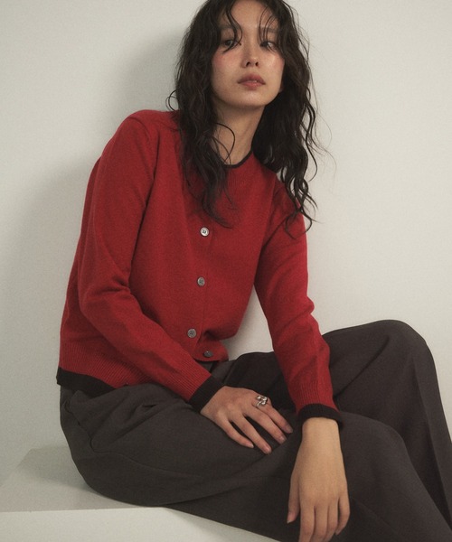 Shelly island（シェリーアイランド）の「バイカラークルーネックカーディガン（カーディガン/ボレロ・レディース・ブラウン/レッド/グレー・FREE）」の2枚目の写真