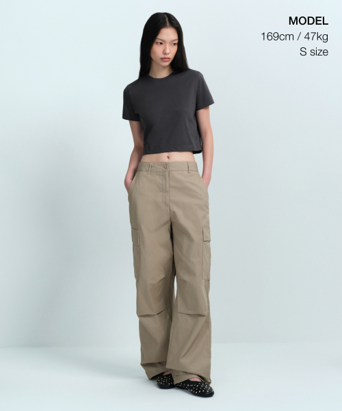 MUSINSA STANDARD WOMAN（ムシンサスタンダードウーマン）の「[クールタンダード] ウィメンズ クルーネック クロップTシャツ [ダークグレー]（Tシャツ/カットソー・レディース・その他・SMALL/MEDIUM/X-SMALL/LARGE/X-LARGE）」の2枚目の写真