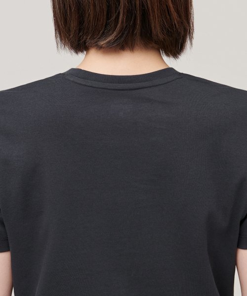 MUSINSA STANDARD WOMAN（ムシンサスタンダードウーマン）の「[クールタンダード] ウィメンズ クルーネック クロップTシャツ [ダークグレー]（Tシャツ/カットソー・レディース・その他・SMALL/MEDIUM/X-SMALL/LARGE/X-LARGE）」の5枚目の写真