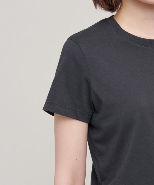 MUSINSA STANDARD WOMAN（ムシンサスタンダードウーマン）の「[クールタンダード] ウィメンズ クルーネック クロップTシャツ [ダークグレー]（Tシャツ/カットソー・レディース・その他・SMALL/MEDIUM/X-SMALL/LARGE/X-LARGE）」の6枚目の写真