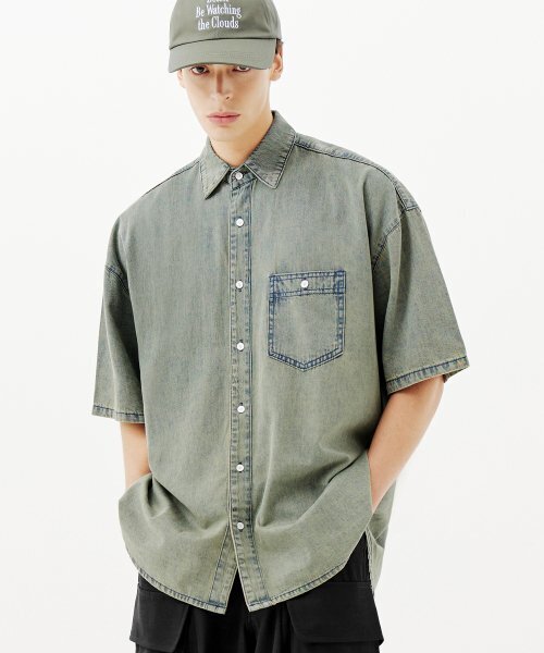 TRILLION(トリリオン)の「ストーンウォッシングオーバーフィットデニム半袖シャツ(BEIGE BLUE)(シャツ/ブラウス・レディース・その他・MEDIUM/LARGE/X-LARGE)」の3枚目の写真