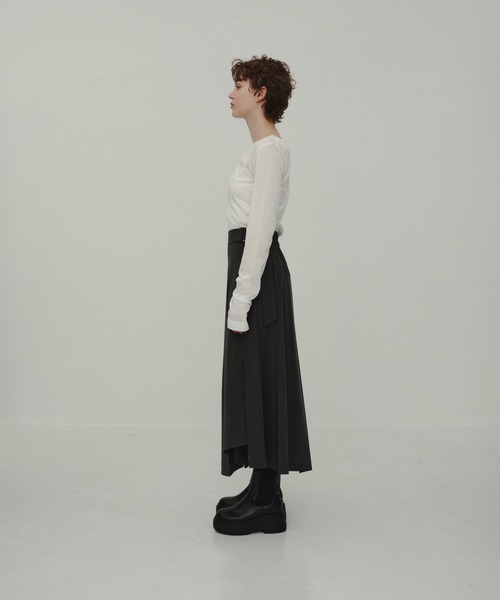 CITY TOKYO(シティトウキョウ)の「Asymmetry Tuck Skirt/アシンメトリータックスカート(スカート・レディース・チャコールグレー/ブラック・1/2)」の5枚目の写真
