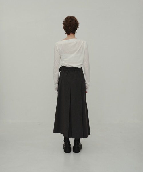 CITY TOKYO(シティトウキョウ)の「Asymmetry Tuck Skirt/アシンメトリータックスカート(スカート・レディース・チャコールグレー/ブラック・1/2)」の6枚目の写真