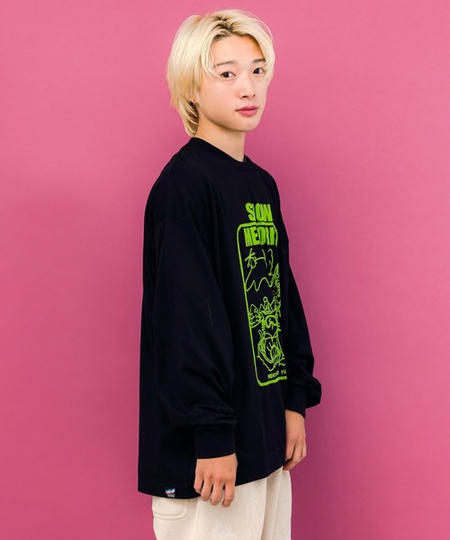 ScoLar Parity(スカラーパリティ)の「353135:ラビルとネコのスノーメモリーズロンT(Tシャツ/カットソー・レディース・オフホワイト/ブラック/カーキ・M)」の5枚目の写真