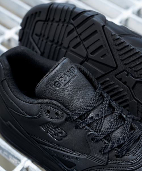 NEW BALANCE(ニューバランス)の「NEW BALANCE × GRAND NM770(スニーカー・メンズ・ブラック/ホワイト・27.5cm/27cm/26cm/26.5cm/28cm)」の5枚目の写真