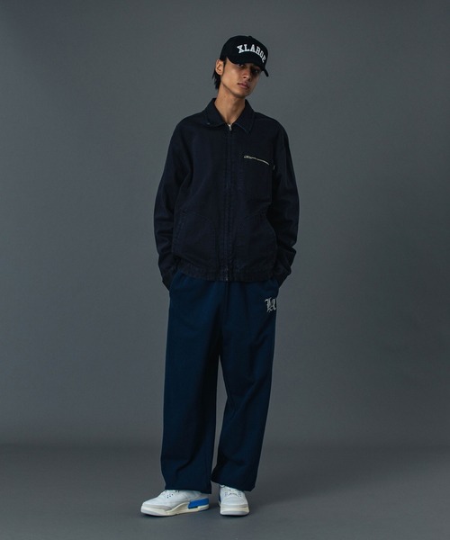 XLARGE(エクストララージ)の「OLD ENGLISH SWEAT PANTS(スウェットパンツ・メンズ・ブラック/オリーブ/アッシュ/ネイビー・S/M/L/XL)」の15枚目の写真