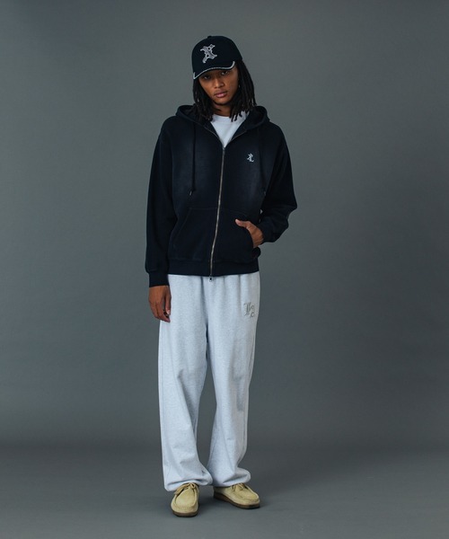 XLARGE(エクストララージ)の「OLD ENGLISH SWEAT PANTS(スウェットパンツ・メンズ・ブラック/オリーブ/アッシュ/ネイビー・S/M/L/XL)」の20枚目の写真