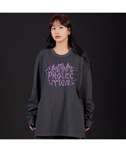 ASTRAL PROJECTION(アストラルプロジェクション)の「ヘイズレタリングオーバーサイズロングスリーブTシャツ_チャコール(Tシャツ/カットソー・メンズ・その他・LARGE/MEDIUM/X-LARGE)」の3枚目の写真