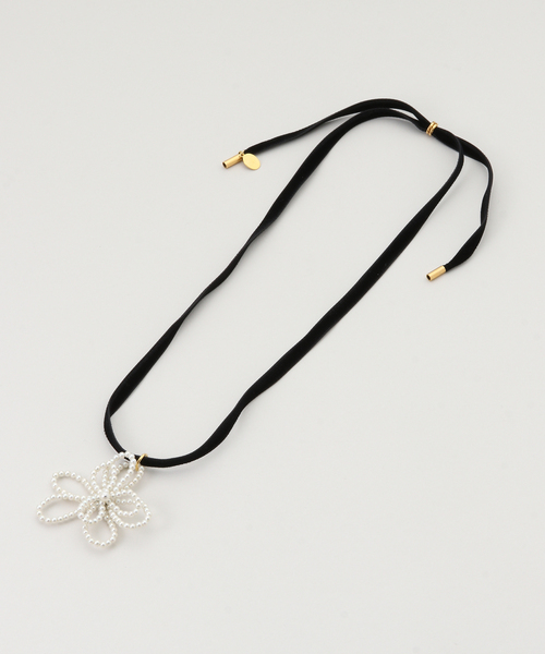 La TOTALITE（ラトータリテ）の「POP ADER.bijoux/ポップ アデルビジュー Noemie velour necklace（ネックレス・レディース・ベージュ/ブラック・FREE）」の3枚目の写真