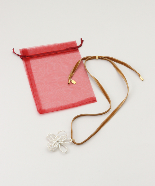 La TOTALITE（ラトータリテ）の「POP ADER.bijoux/ポップ アデルビジュー Noemie velour necklace（ネックレス・レディース・ベージュ/ブラック・FREE）」の9枚目の写真