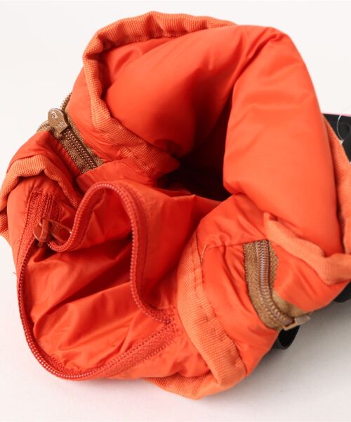 POLeR（ポーラー）の「【POLER / ポーラー】PUFFER SHOULDER POUCH / パッファーショルダーポーチ（ショルダーバッグ・メンズ・カーキ/ベージュ・フリー）」の5枚目の写真