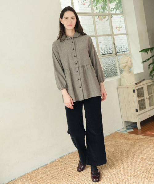 CHIQUITA(チキータ)の「ヘリンボーンシャーリングシャツベージュ250908BE(シャツ/ブラウス・レディース・その他・SMALL/MEDIUM)」の4枚目の写真
