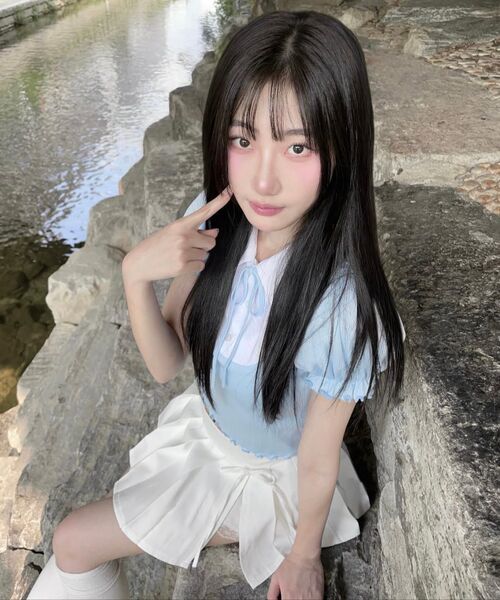 LULUCHOU(ルルシュ)の「Lovely puff sleeve shirt - SKY BLUE(Tシャツ/カットソー・レディース・スカイブルー・FREE)」の4枚目の写真