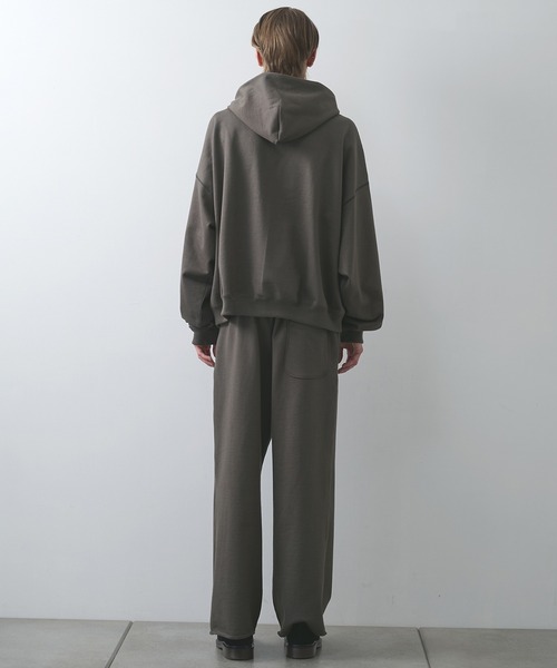 markaware（マーカウェア）の「【markaware/marka】オーガニックコットンヘビー吊裏毛 / ヒュージショートパーカー（パーカー・メンズ・グレー/ネイビー/パープル・1/2）」の9枚目の写真