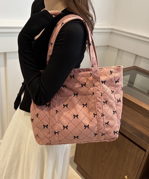 VIBGYOR(ヴィブジョー)の「urbanfemine./リボンコーデュロイ 大容量トートバッグ U7592(トートバッグ・レディース・グレー/ブルー/ホワイト/ピンク・FREE)」の4枚目の写真