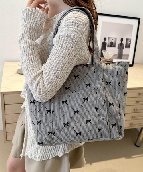 VIBGYOR(ヴィブジョー)の「urbanfemine./リボンコーデュロイ 大容量トートバッグ U7592(トートバッグ・レディース・グレー/ブルー/ホワイト/ピンク・FREE)」の6枚目の写真