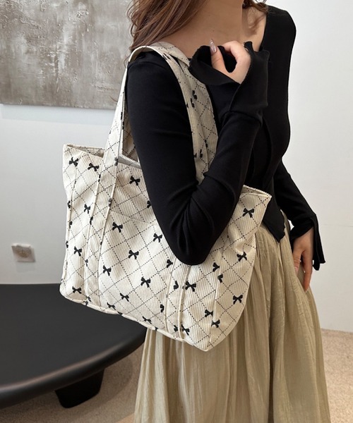 VIBGYOR(ヴィブジョー)の「urbanfemine./リボンコーデュロイ 大容量トートバッグ U7592(トートバッグ・レディース・グレー/ブルー/ホワイト/ピンク・FREE)」の12枚目の写真