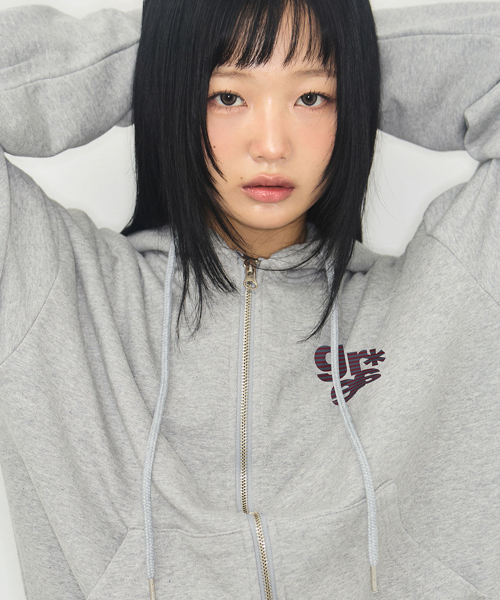 GRAVER（グレーバー）の「[ユニセックス]GRAE-S スモールストライプフードジップアップ_グレー（パーカー・レディース・チャコールグレー・MEDIUM/LARGE）」の2枚目の写真