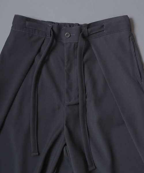 SITRY（シトリー）の「Gabardine Drape Wide Skirt Pants/ギャバジン ドレープ スカートパンツ ワイドパンツ スラックス 袴パンツ レディース メンズ（スラックス・メンズ・チャコール/アイボリー/ブラック・L/M）」の5枚目の写真