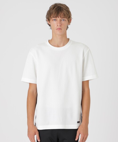 BLACK LABEL CRESTBRIDGE(ブラックレーベル・クレストブリッジ)の「【一部店舗限定】テクスチャータックサイドチェックTシャツ(Tシャツ/カットソー・メンズ・グレー系その他/ブラック/オフホワイト・M/L/XL)」の2枚目の写真