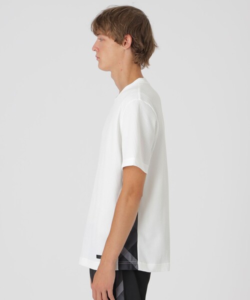 BLACK LABEL CRESTBRIDGE(ブラックレーベル・クレストブリッジ)の「【一部店舗限定】テクスチャータックサイドチェックTシャツ(Tシャツ/カットソー・メンズ・グレー系その他/ブラック/オフホワイト・M/L/XL)」の5枚目の写真