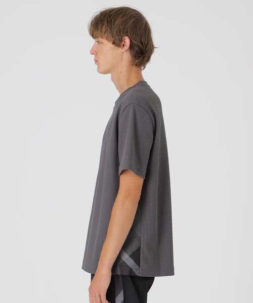 BLACK LABEL CRESTBRIDGE(ブラックレーベル・クレストブリッジ)の「【一部店舗限定】テクスチャータックサイドチェックTシャツ(Tシャツ/カットソー・メンズ・グレー系その他/ブラック/オフホワイト・M/L/XL)」の11枚目の写真
