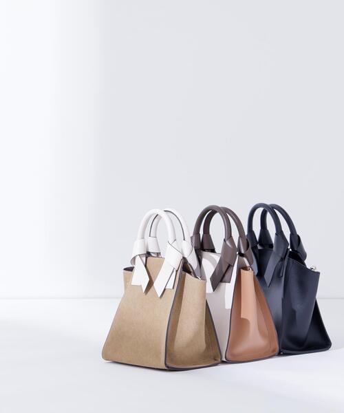 NATURAL BEAUTY BASIC(ナチュラルビューティーベーシック)の「◇リボンハンドルトートバッグ(トートバッグ・レディース・ホワイト系その他/ベージュ系その他/ブラック・フリ-)」の1枚目の写真