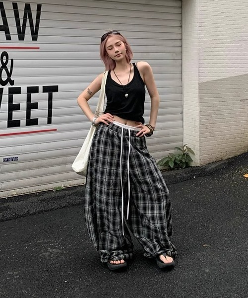 Ressaca(レサーカ)の「ワイドシルエットダブルウエストチェック柄パンツ(その他パンツ・レディース・ブラック・M/L)」の2枚目の写真