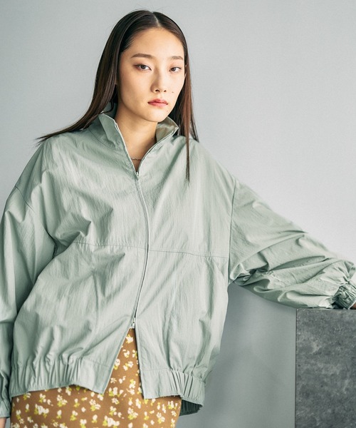 LEPSIM(レプシィム)の「WZIPギャザーブルゾン 634190(ブルゾン・レディース・ブラック/グリーン系その他/アイボリー・FREE)」の3枚目の写真