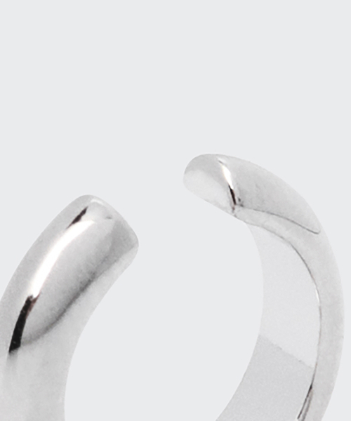 MUSINSA STANDARD（ムシンサスタンダード）の「ループイヤーカフ_14mm [シルバー]（ピアス（両耳用）・レディース・その他・FREE）」の3枚目の写真
