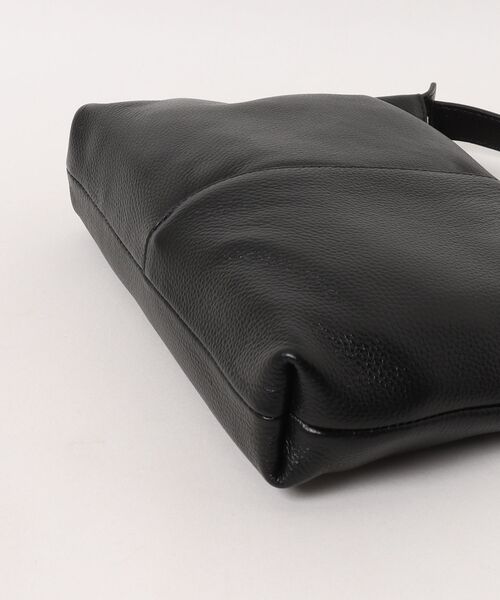 Beau're(ヴュレ)の「【BEAURE】カウレザー 3WAY ショルダー B-25325(ショルダーバッグ・レディース・ブラック/シルバー・FREE)」の3枚目の写真