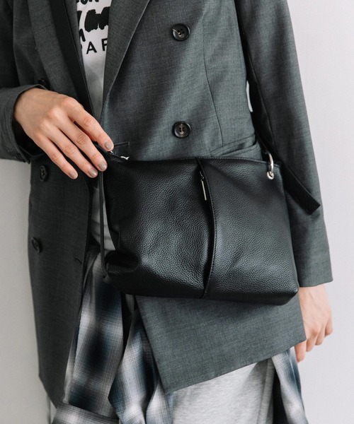 Beau're(ヴュレ)の「【BEAURE】カウレザー 3WAY ショルダー B-25325(ショルダーバッグ・レディース・ブラック/シルバー・FREE)」の1枚目の写真