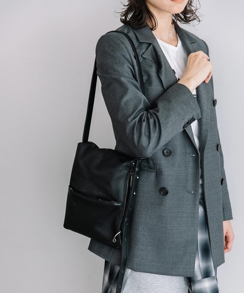 Beau're(ヴュレ)の「【BEAURE】カウレザー 3WAY ショルダー B-25325(ショルダーバッグ・レディース・ブラック/シルバー・FREE)」の6枚目の写真