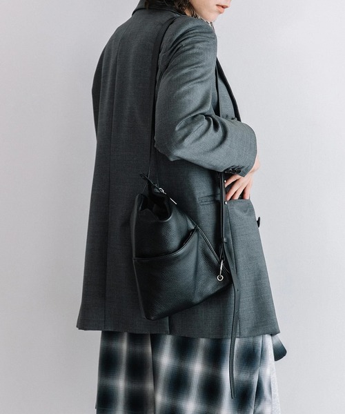 Beau're(ヴュレ)の「【BEAURE】カウレザー 3WAY ショルダー B-25325(ショルダーバッグ・レディース・ブラック/シルバー・FREE)」の7枚目の写真